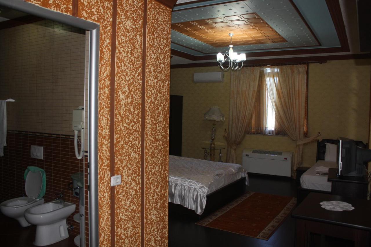 Hotel Bar Restaurant America Kukes Екстер'єр фото