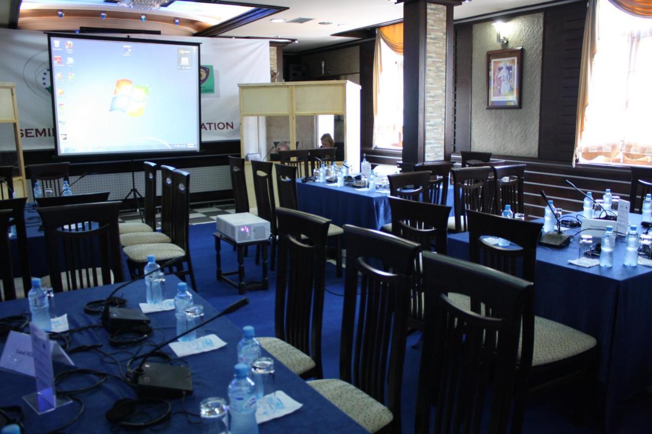 Hotel Bar Restaurant America Kukes Екстер'єр фото