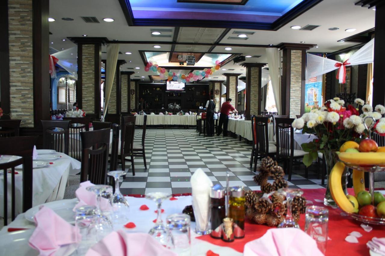 Hotel Bar Restaurant America Kukes Екстер'єр фото